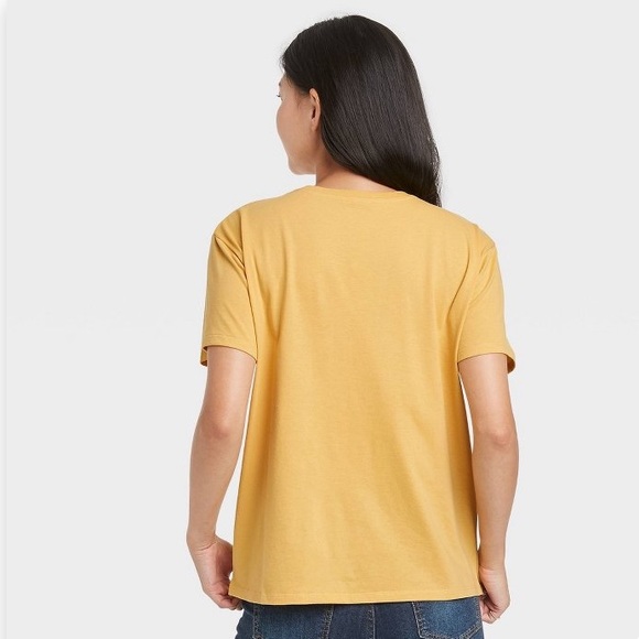 NWT. Dog Mom Short Sleeve Graphic T-Shirt. XS. - Picture 2 of 6